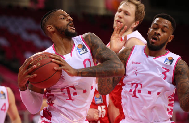 一步受到冲 一步受到冲