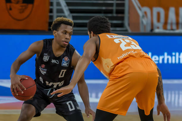 伊萨克陷入 伊萨克陷入